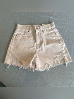 High-Waist Frayed Hem Women's denim Shorts in white Sz 0